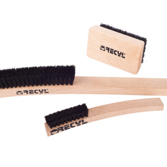 BRUSHES FOR PLATES